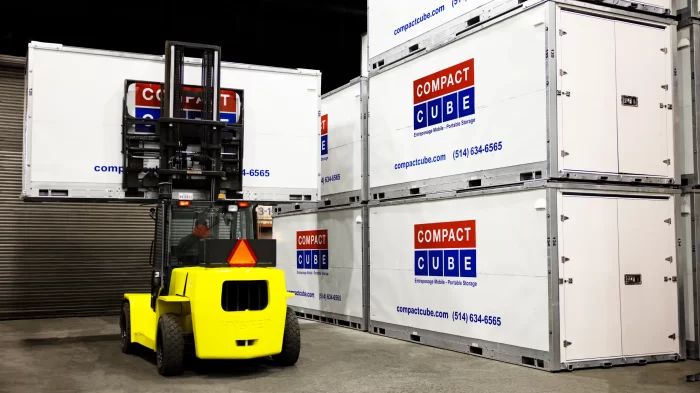Secure cube storage: Quick access, 48-hour notice. Convenient delivery. Store with peace of mind.